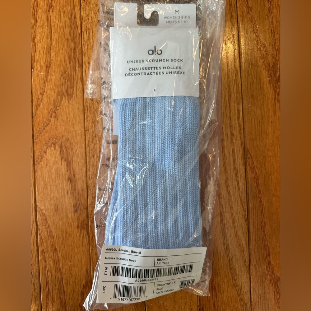 ALO Yoga Unisex Scrunch Sock - seashell blue size Medium